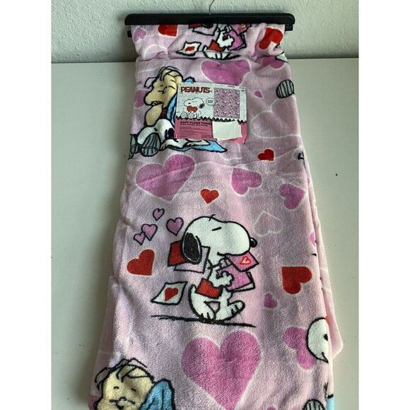 Peanuts Snoopy Charlie Brown Linus Pink Hearts Valentine’s Day Blanket 50 X 70” - Picture 1 of 16